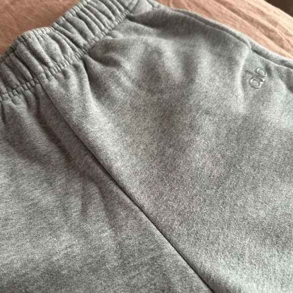 ALO Yoga Women's Sweat Shorts - Picture 3 of 6